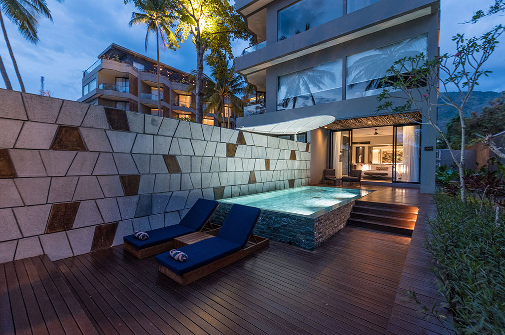 Oceanfront Suite With Infinity Pool
